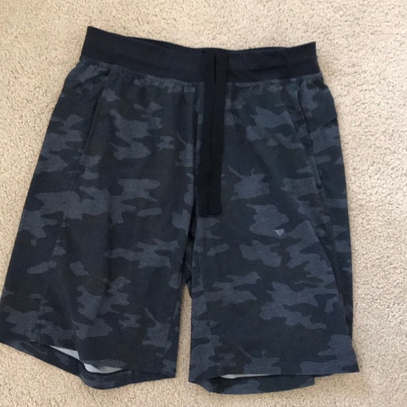 lululemon athletica Other - Men’s lulu lemon short